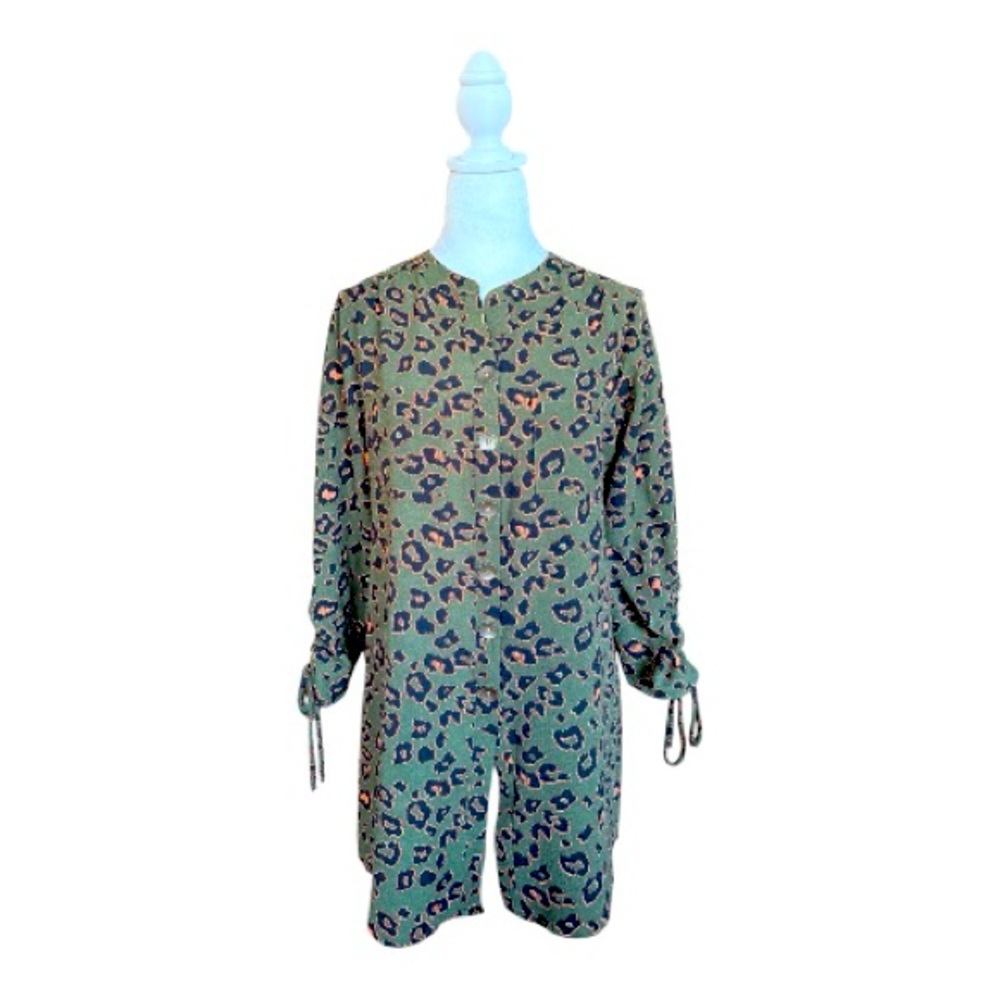 New Directions Green Leopard Print Blouse
